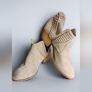 Vince Camuto Pevista  Taupe Booties